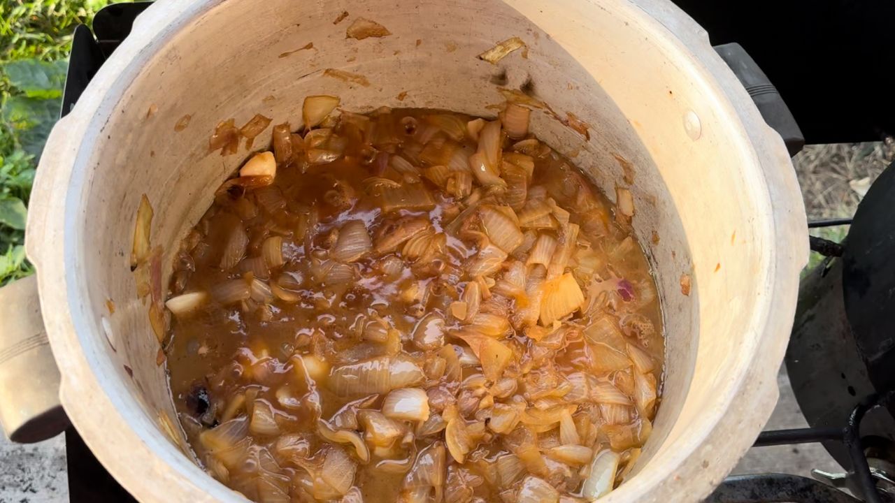 caramelized onion and garlic for homemade spaghetti sauce