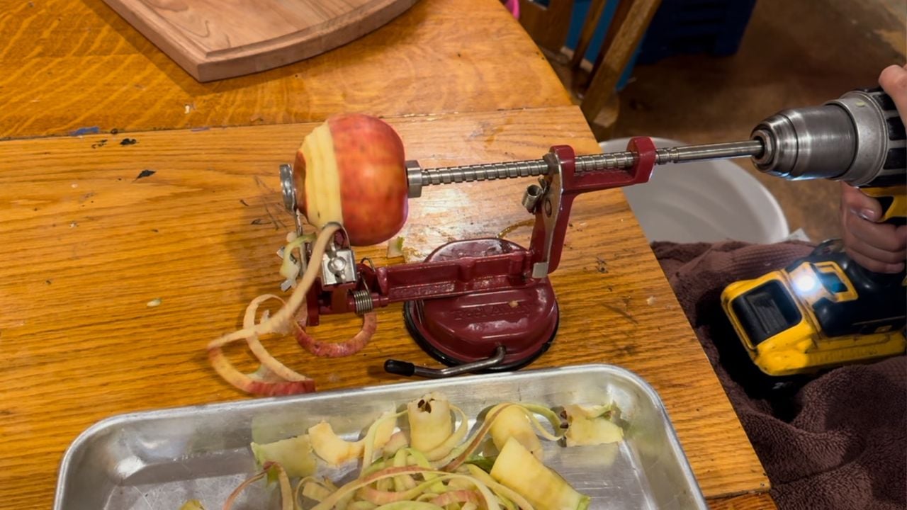 How To Make Apple Cider Vinegar From Apple Scraps (Video) - Wagon Wheel ...