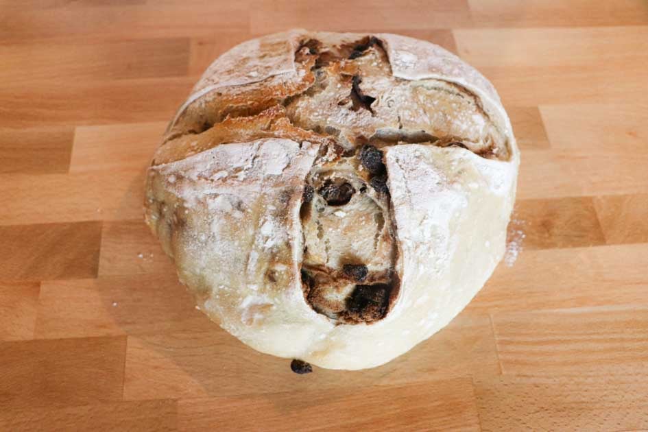 cinnamon raisin sourdough bread