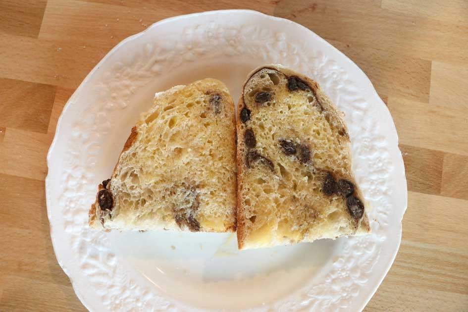 slices of cinnamon raisin bread