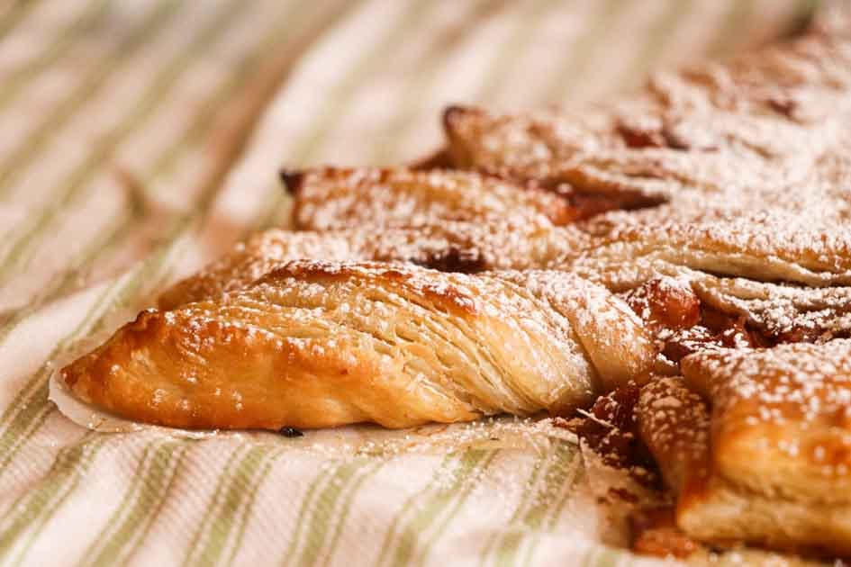 crispy puff pastry christmas tree