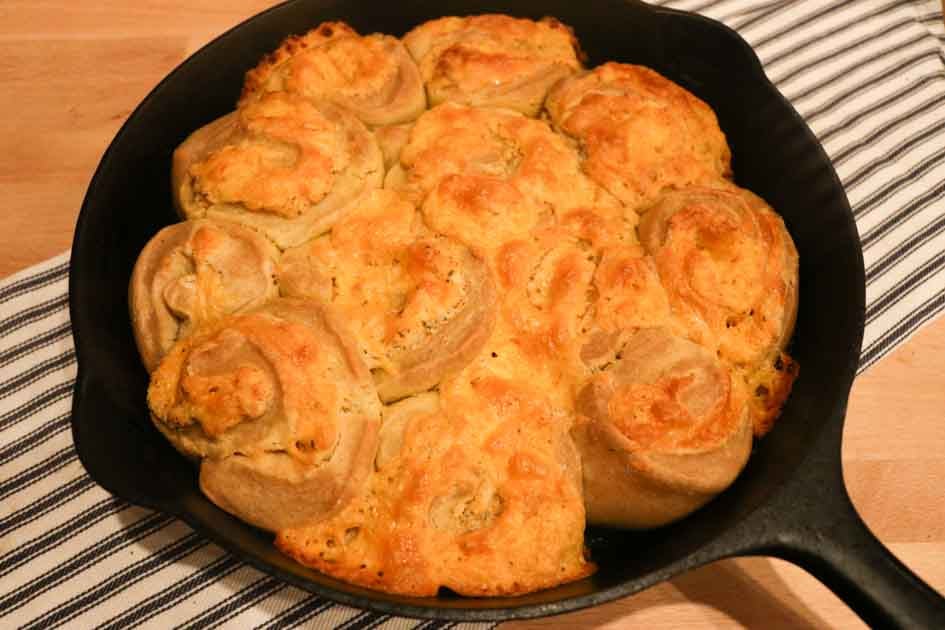 pan of garlic cheese rolls