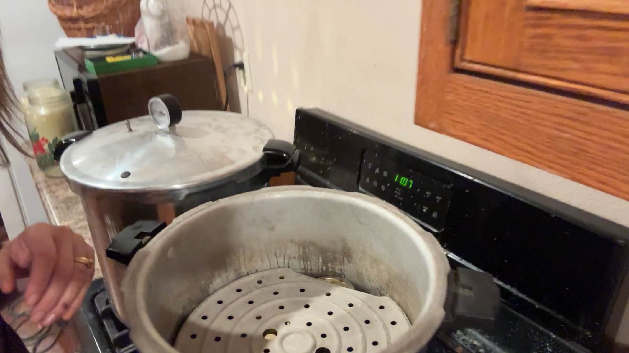 adding jars to canner