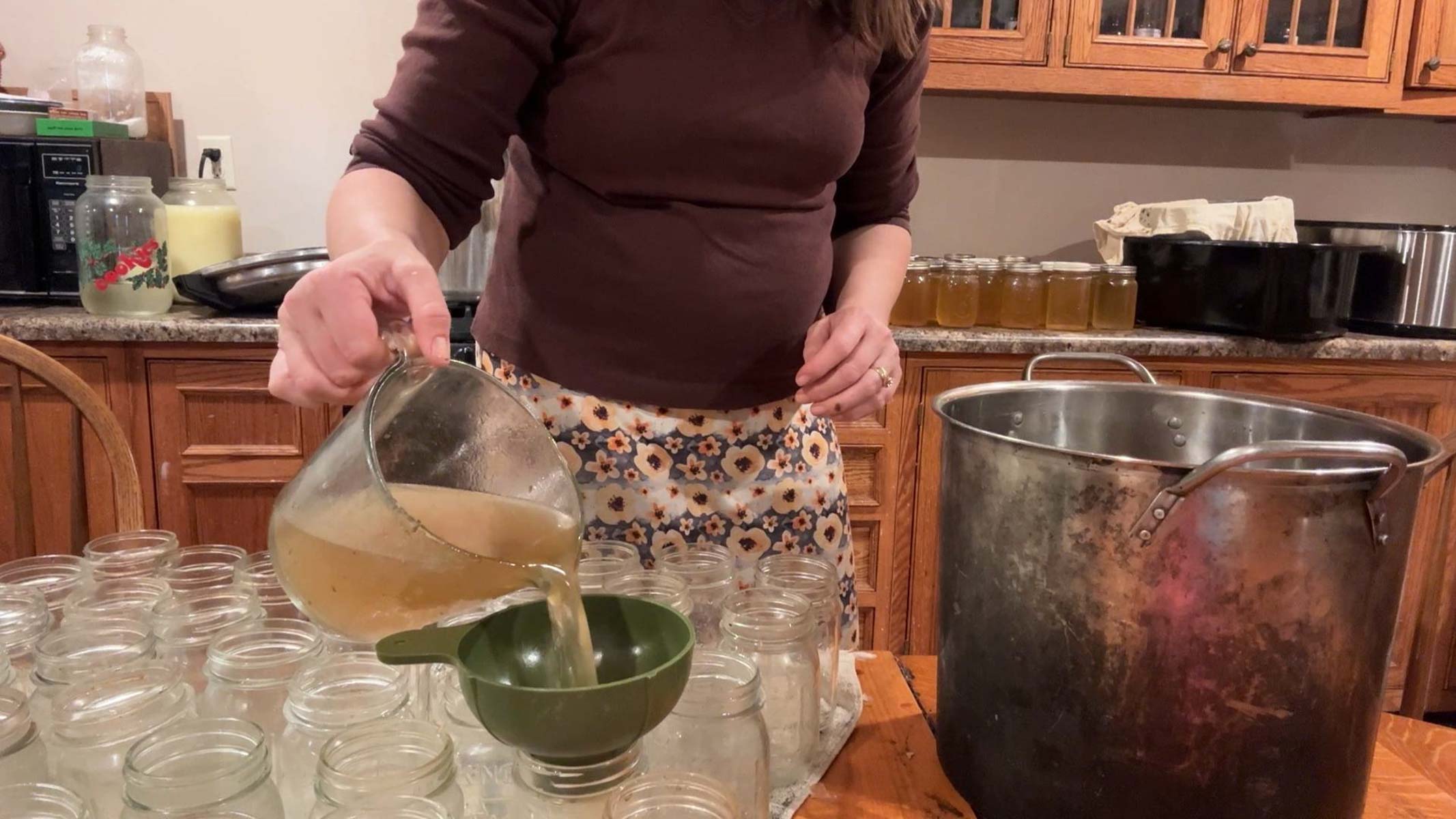 filling jars with chicken broth
