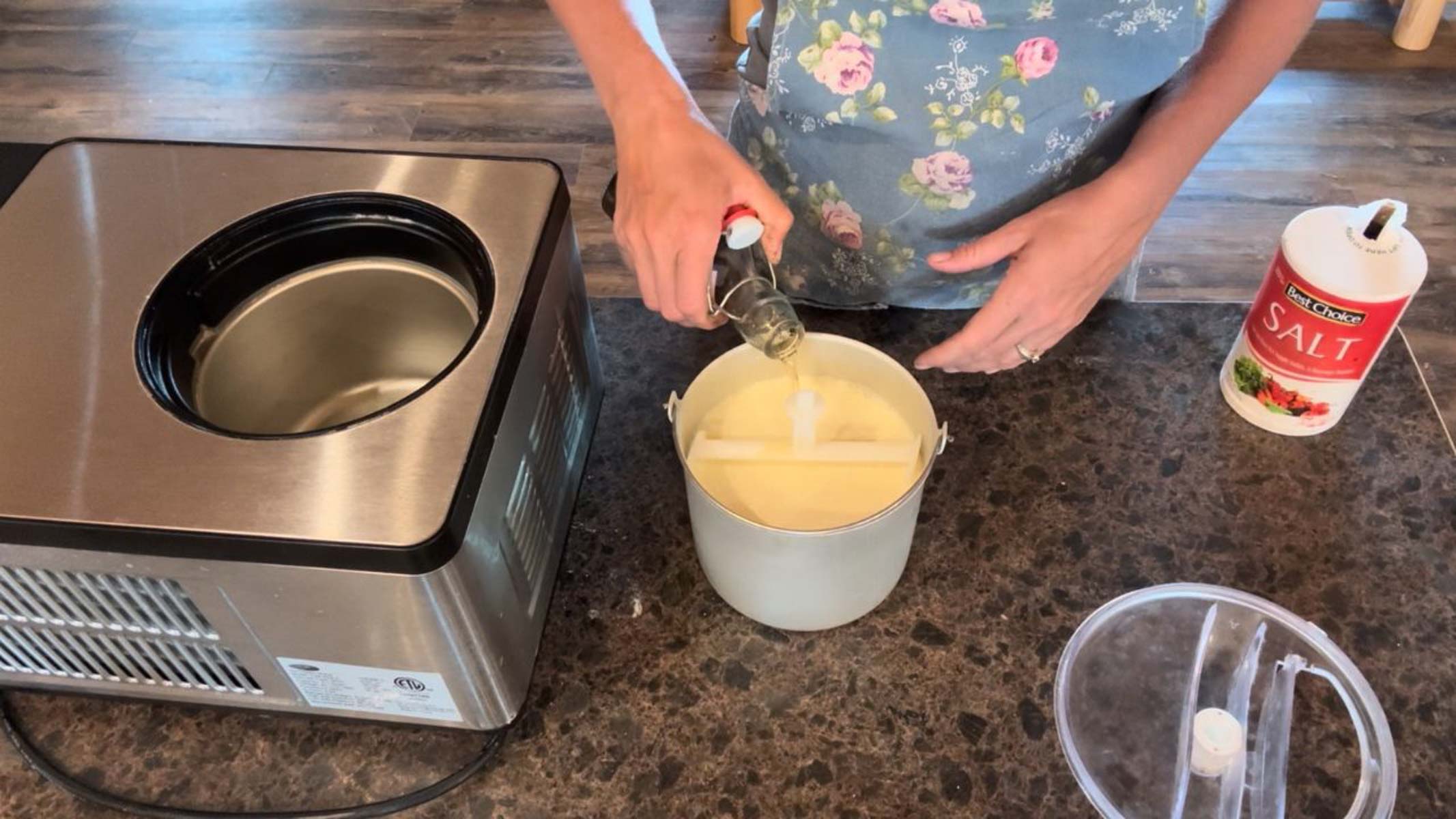 adding vanilla to ice cream maker for vanilla ice cream